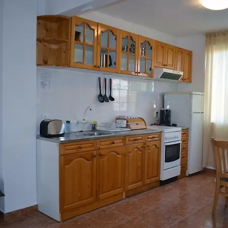 Bravo 1 George Apartman *