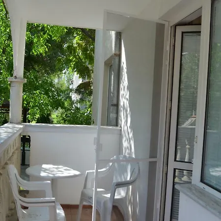 Bravo 1 George Apartman