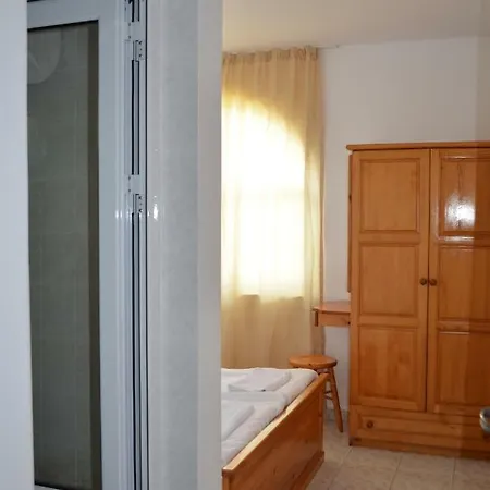 Bravo 1 George Apartman Napospart