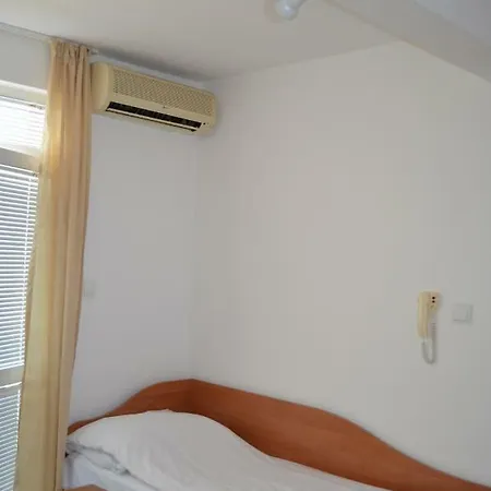 Bravo 1 George Apartman