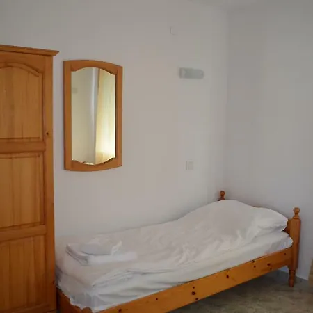 Bravo 1 George דירה *