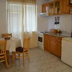 Apartment Bravo 1 George