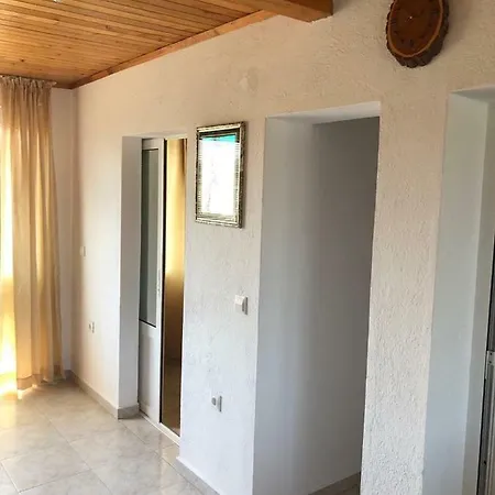 Bravo 1 George Apartman