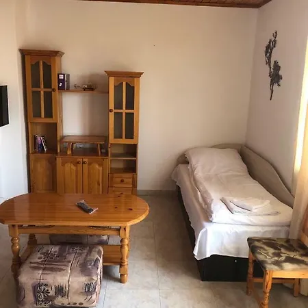 Bravo 1 George Apartman Napospart