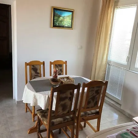 Bravo 1 George דירה *