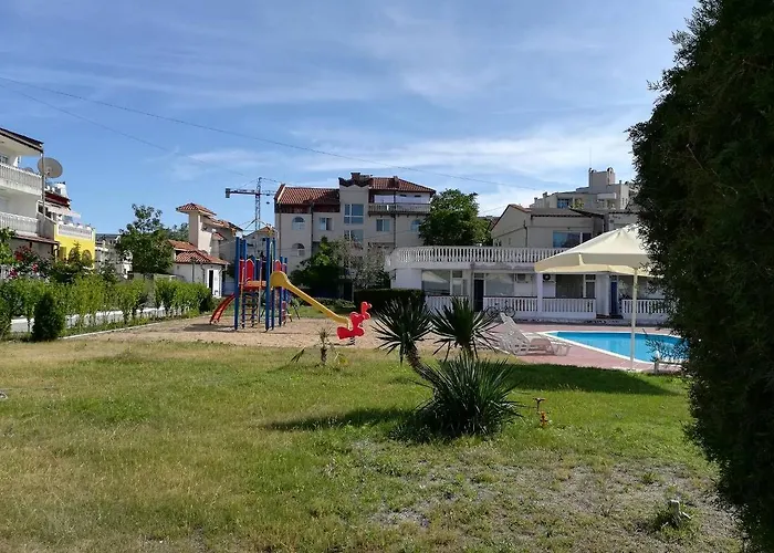 Bravo 1 George דירה *