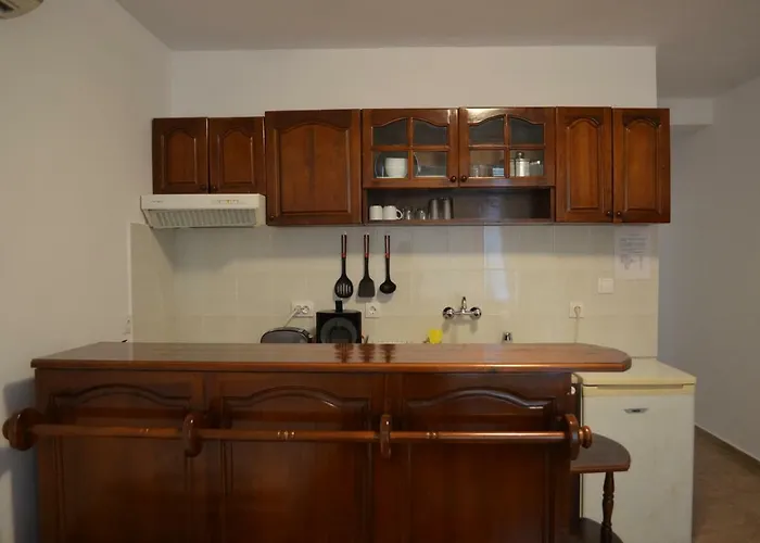 Apartment Bravo 1 George